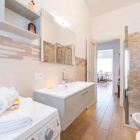 Apartman Residenza La Terrazza Di Dante: 2Br Apartment With Sunny Terrace - Happy Rentals