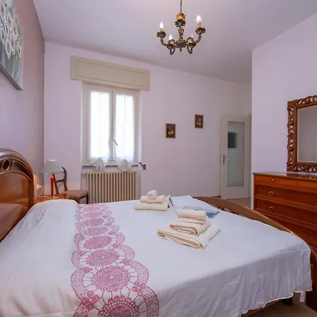 Residenza La Terrazza Di Dante: 2Br Apartment With Sunny Terrace - Happy Rentals Apartman