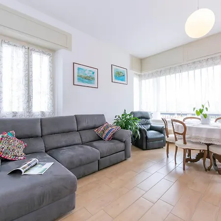 Residenza La Terrazza Di Dante: 2Br Apartment With Sunny Terrace - Happy Rentals Apartman *