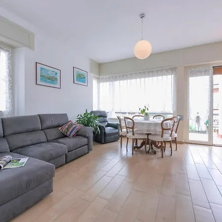 Residenza La Terrazza Di Dante: 2Br Apartment With Sunny Terrace - Happy Rentals Apartman Stresa