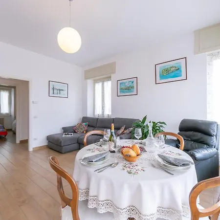 Residenza La Terrazza Di Dante: 2Br Apartment With Sunny Terrace - Happy Rentals * Stresa